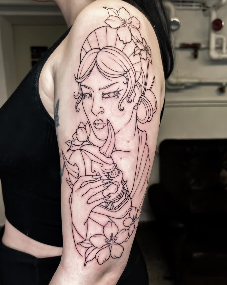 Fineline-Geisha-Motiv am Oberarm von Melinda Dür